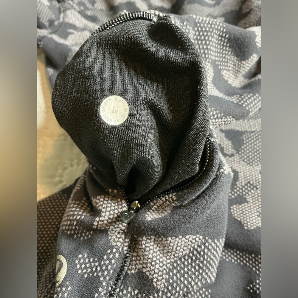 Lululemon Athletica women’s long sleeve camouflage gray and black size 4 - Picture 10 of 13